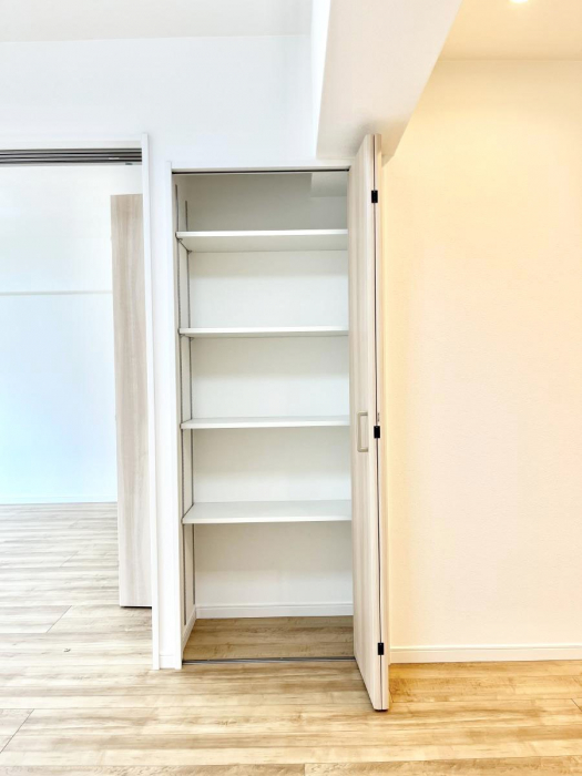 ���̑����ρ@���r���O���[�B�����Ɏ��[������ƕ����W�܂�LDK���X�b�L���Еt�������ł��ˁB  