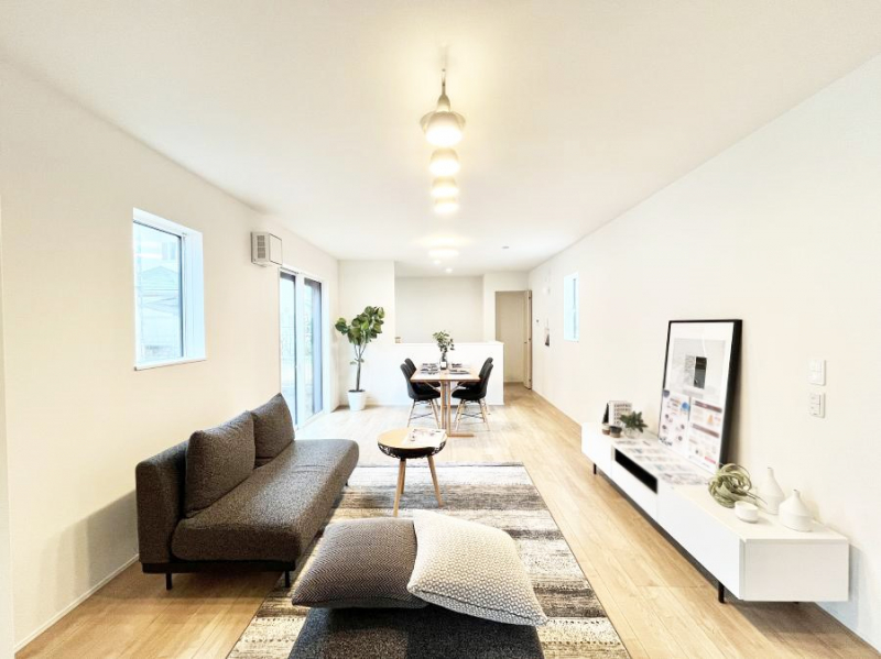 ���r���O�@���Ƒ��̓��₩�Șb�����ŕ�܂�閾�邢���r���O  