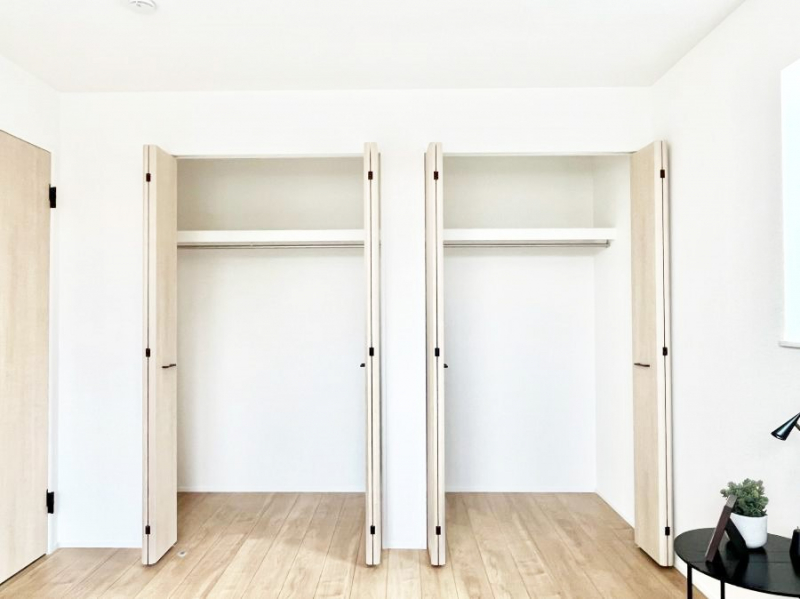 ���[�@��������ߗނ�ו��Ȃǂ̎��[�ɕ֗��ȃN���[�[�b�g�t���ł��B