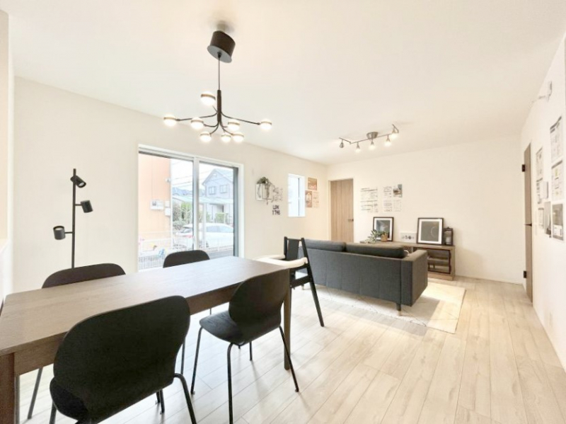 ���̑����ρ@�Ƒ��̏Ί炪���R�Ɛ��܂�Ă���A����ȕ��͋C�̃_�C�j���O�Ɏd�オ���Ă��܂��B