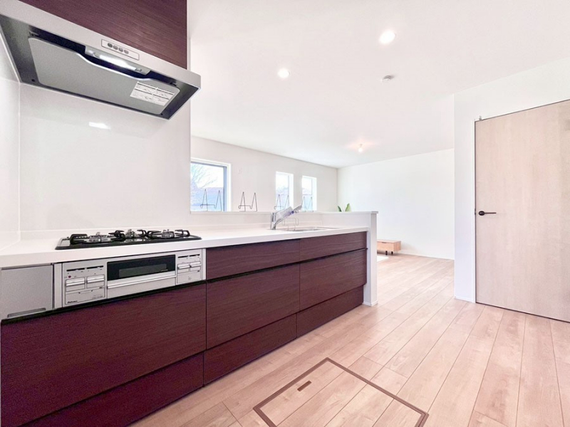 �L�b�`���@���������Ȃ���ł����Ƒ��Ƃ̉�b���y���߂�ΖʃL�b�`��