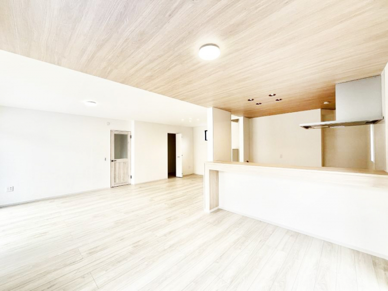 ���̑����ρ@�Ƒ��̏Ί炪���R�Ɛ��܂�Ă���A����ȕ��͋C�̃_�C�j���O�Ɏd�オ���Ă��܂��B