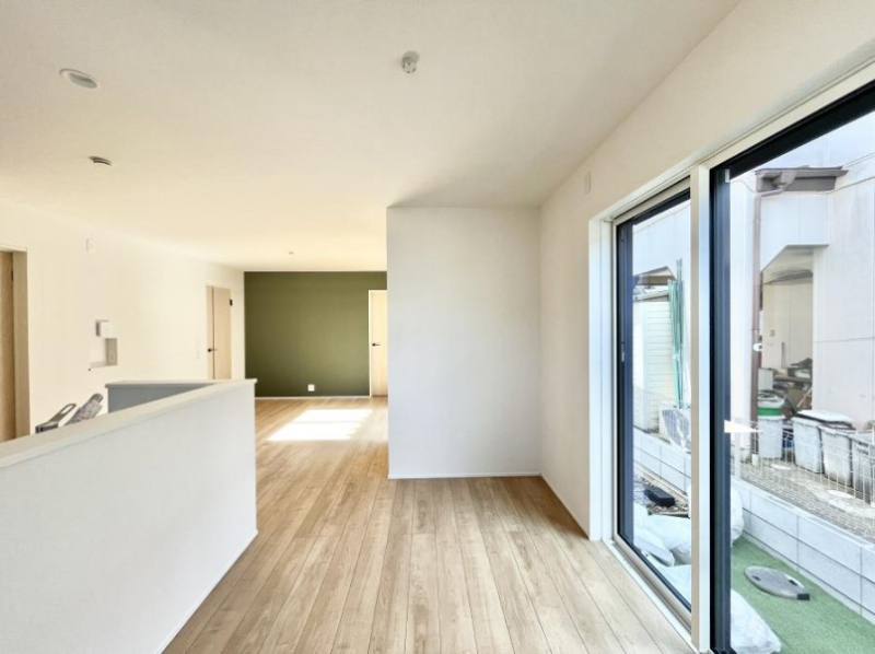 ���r���O�@���邢�z���������A�����̕��͋C�ɖ�������郊�r���O�E�_�C�j���O�B 