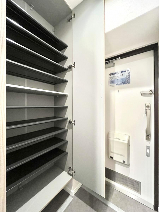 ���̑����ρ@�����Ղ���[�ł���V���[�Y�{�b�N�X�ŉƑ��S���̌C���A���ւ�������B  