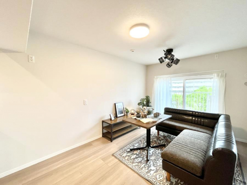 ���r���O�@�傫�ȑ����炽���Ղ�̗z���ƕ����������郊�r���O