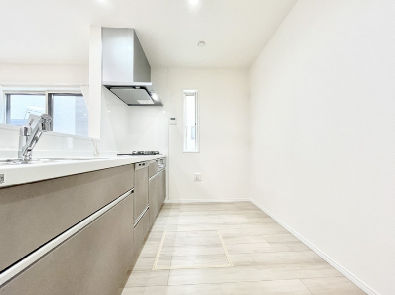 �L�b�`���@�u�₩�ȕ����ʂ蔲����L�b�`���B��������̂Ŗ��邭���C�ɂ��𗧂��܂��B