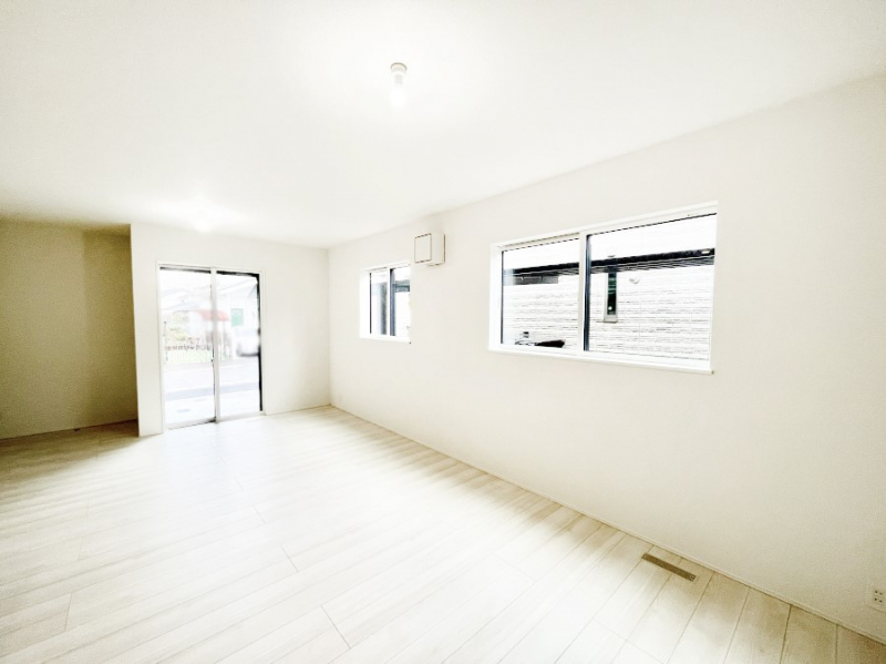 ���r���O�@���邢�z���������A�����̕��͋C�ɖ�������郊�r���O�_�C�j���O