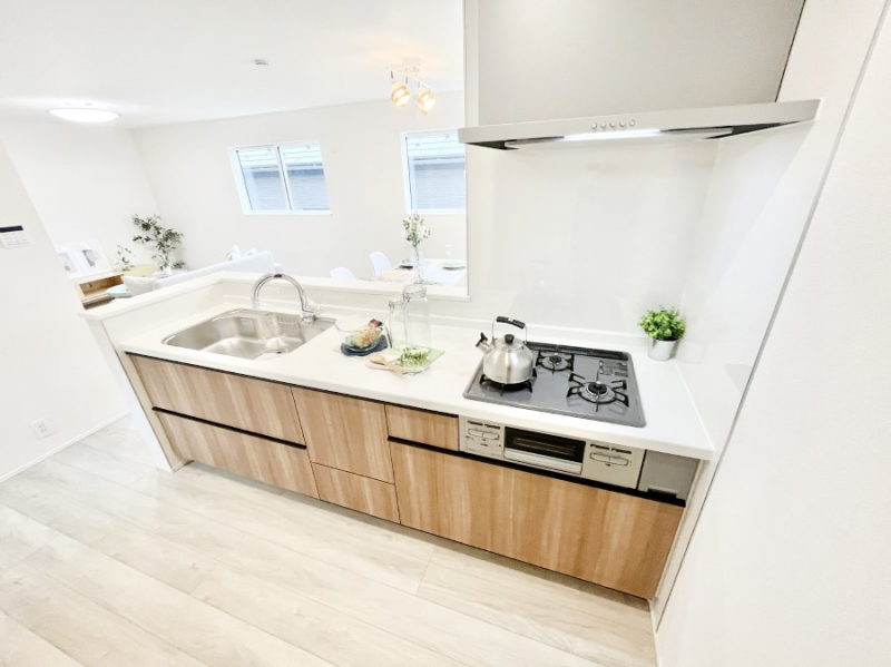 �L�b�`���@�J�E���^�[�z���ɂ��b�������Ȃ��疈���̂������������Ɗy����