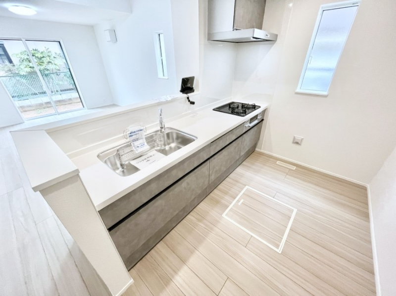 �L�b�`���@�J�E���^�[�z���ɂ��b�������Ȃ��疈���̂������������Ɗy����