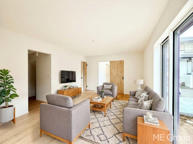 ���r���O�@�Ƒ��̘a�₩�ȉ�b���������Ă������B�J�����̂��郊�r���O�ł��B���Ƌ��CG�ł�  