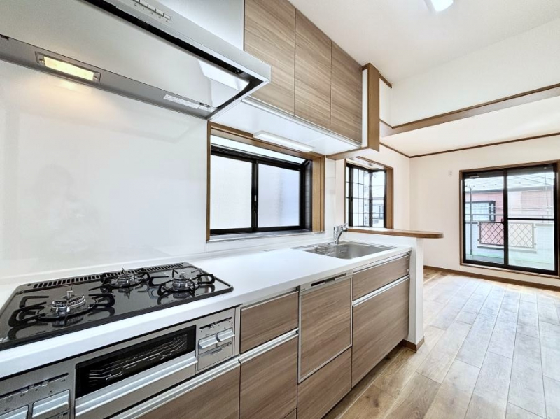 �L�b�`���@�u�₩�ȕ����ʂ蔲����L�b�`���B��������̂Ŗ��邭���C�ɂ��𗧂��܂��B