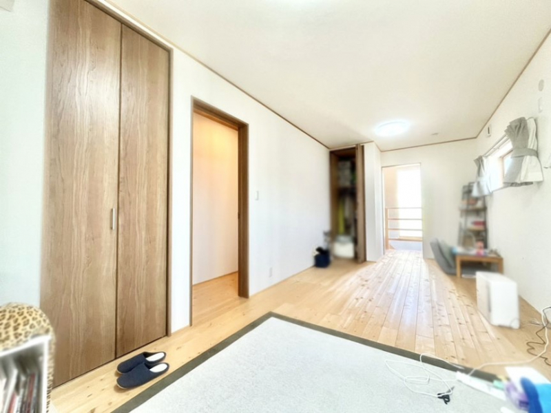 �q�������@�Ԏd�؂�H���ɂĂQ�����ɕ����邱�Ƃ��\�ȂQ�h�A�P���[��