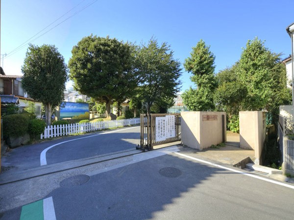 ���ӊ��@���w�Z 852m �D���s���Øa�����w�Z