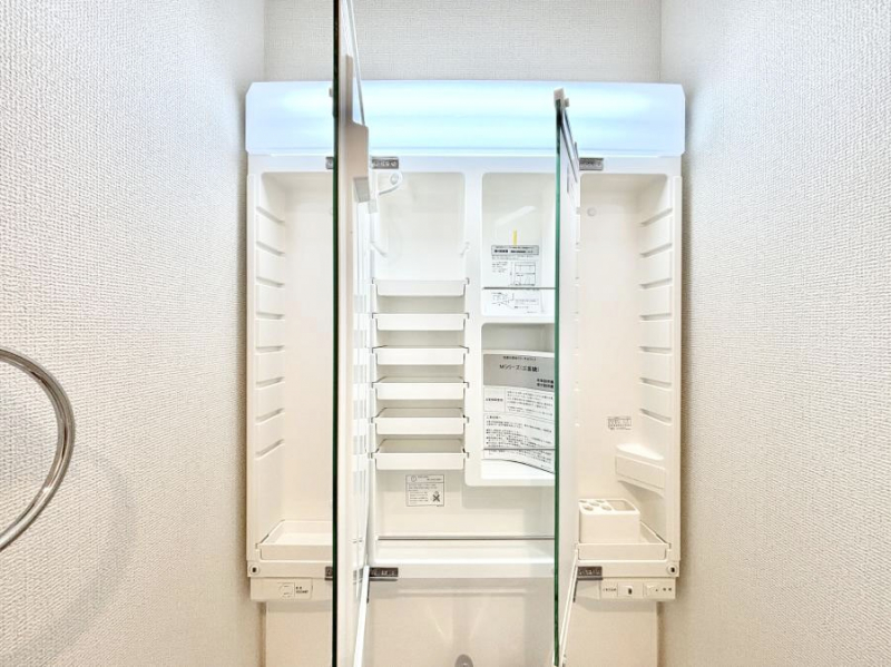 ���̑����ρ@�O�ʋ��̗��ɁA���ϕi��q���p�i�Ȃǂ����[�\�B���ʑ����������ƕۂ��܂��I