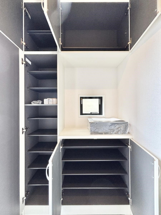 ���̑����ρ@�����Ղ���[�ł���V���[�Y�{�b�N�X�ŉƑ��S���̌C���A���ւ�������B  