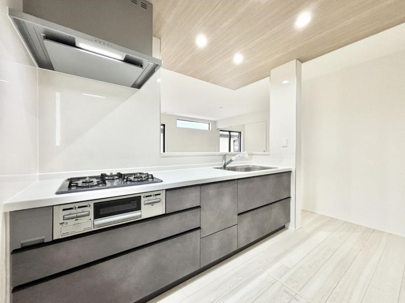 �L�b�`���@���������Ȃ���ł����Ƒ��Ƃ̉�b���y���߂�ΖʃL�b�`��