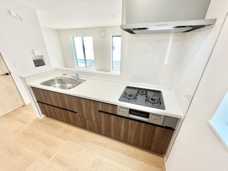 �L�b�`���@���������Ȃ���ł����Ƒ��Ƃ̉�b���y���߂�ΖʃL�b�`��