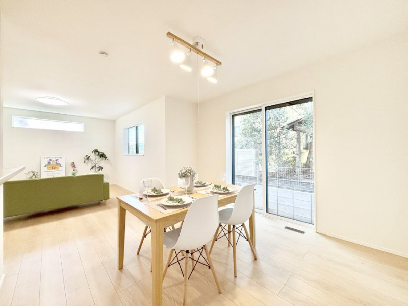 ���r���O�@�Ƒ��c���̎��Ԃ����������Ȃ��났�̃��r���O�_�C�j���O�B   