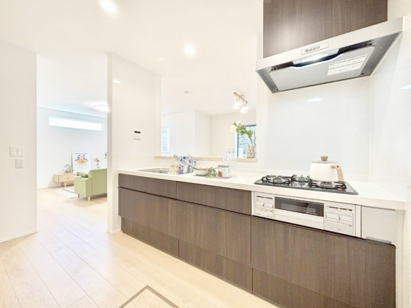 �L�b�`���@���r���O�ŗV�Ԃ��q�l�������Ȃ��炨�������ł���ΖʃL�b�`���B  