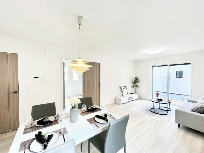 ���̑����ρ@�Ƒ��̏Ί炪���R�Ɛ��܂�Ă���A����ȕ��͋C�̃_�C�j���O�Ɏd�オ���Ă��܂� 