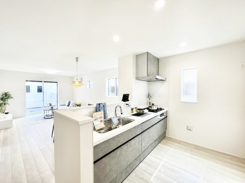 �L�b�`���@���������Ȃ���ł����Ƒ��Ƃ̉�b���y���߂�ΖʃL�b�`��