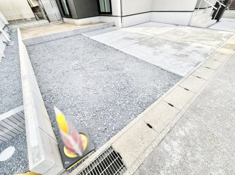 �@����3��\�I�}�Ȃ��q�l�̒��ԂɁB�܂��A���Ƒ��̎��]�ԃX�y�[�X�Ƃ��Ă��劈��B