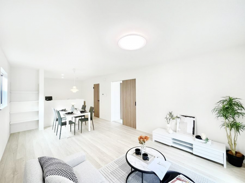 ���r���O�@���₩�ȗz���܂�ɕ�܂��A���S�n�̗ǂ����r���O�ŉƑ��c���I