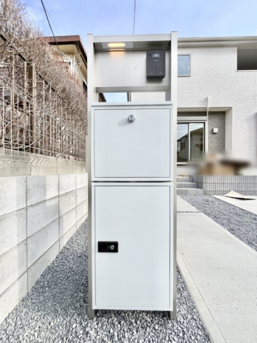 ���̑��@�\�D�E�C���^�[�z���E�|�X�g�E��z�a�n�w���ЂƂɏW��B�G���g�����X�ɂȂ��ރV���v���f�U�C���B