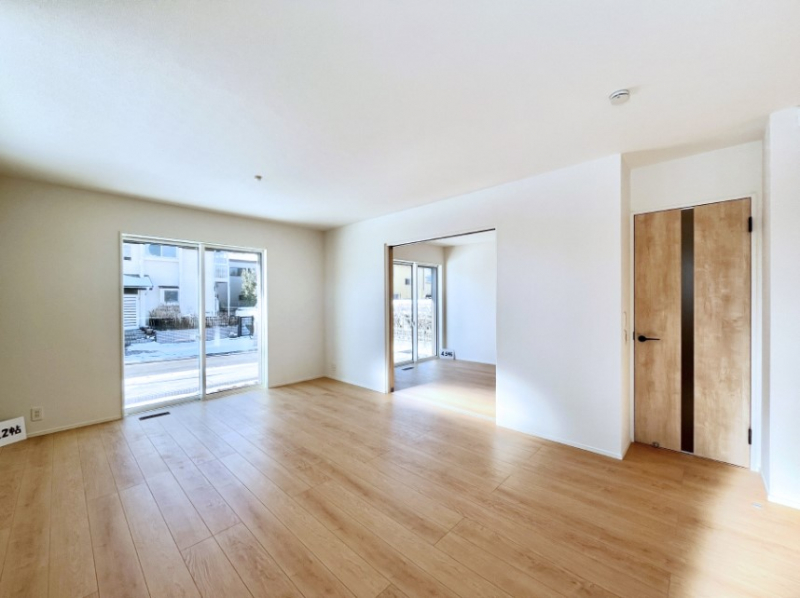 ���r���O�@���邢�z���������A�����̕��͋C�ɖ�������郊�r���O�E�_�C�j���O�B 