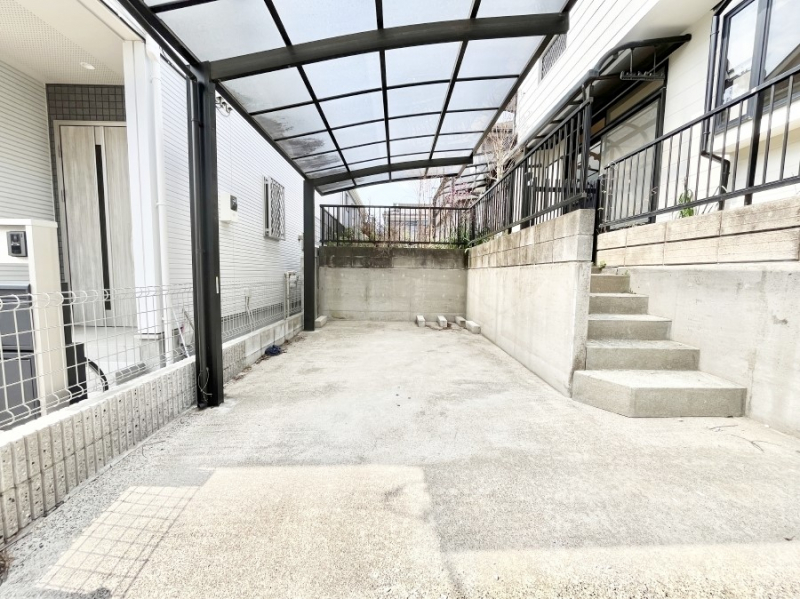 �@�J�������؂Ȉ��Ԃ����J�[�|�[�g�t���̒��ԏ�I