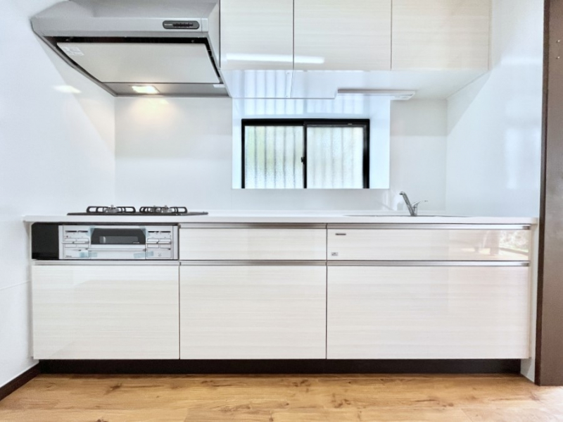 �L�b�`���@�u�₩�ȕ����ʂ蔲����L�b�`���B��������̂Ŗ��邭���C�ɂ��𗧂��܂��B