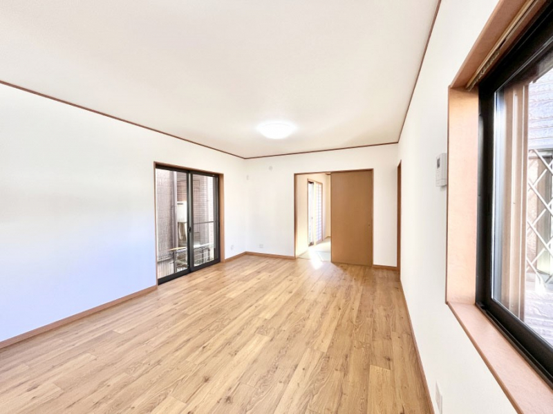 ���r���O�@�傫�ȑ����炽���Ղ�̗z���ƕ����������郊�r���O