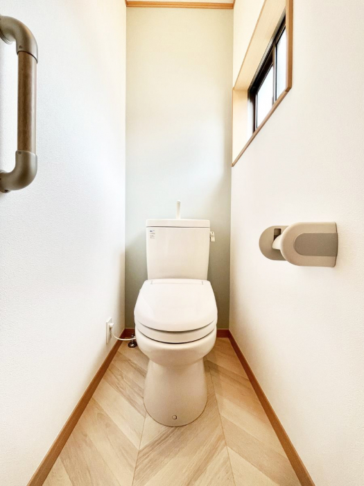 �g�C���@�g�C����1�K��2�K���ꂼ��ɔz�u����Ă��ĂƂĂ��֗��ł��B 