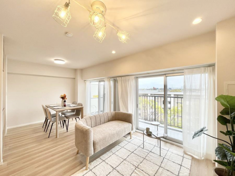 ���r���O�@�傫�ȑ����炽���Ղ�̗z���ƕ����������郊�r���O