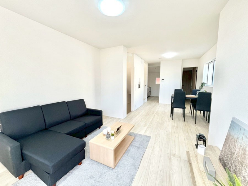 ���r���O�@���Ƒ��̓��₩�Șb�����ŕ�܂�閾�邢���r���O