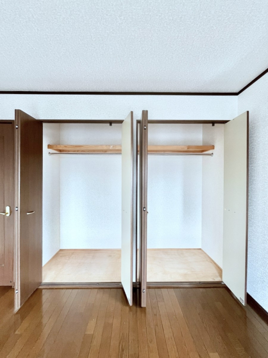 ���[�@�m���̃N���[�[�b�g�B���s��������̂Ō���̈ߗނ�����������܂�܂��B