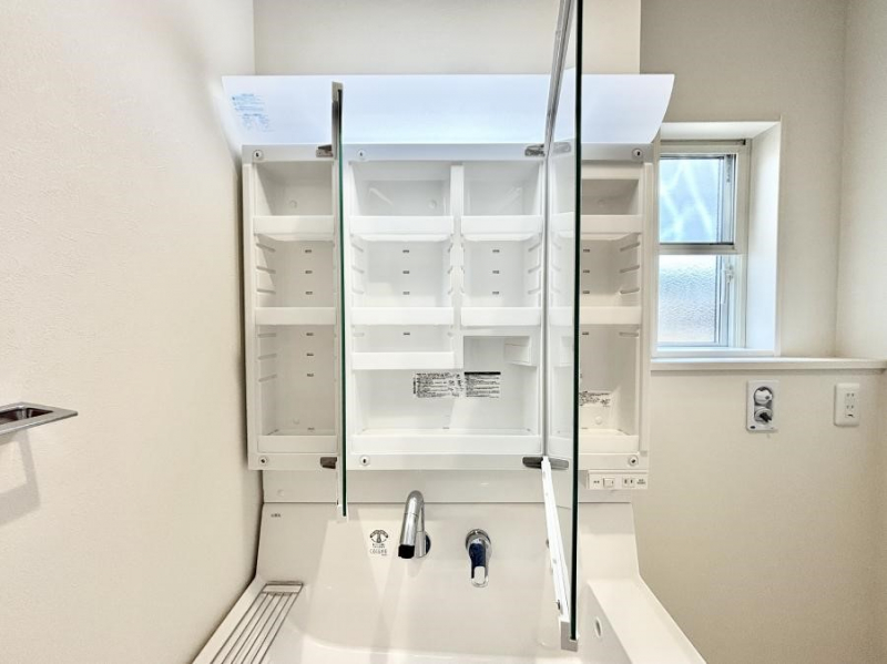 ���̑����ρ@�O�ʋ��̗��ɁA���ϕi��q���p�i�Ȃǂ����[�\�B���ʑ����������ƕۂ��܂��I