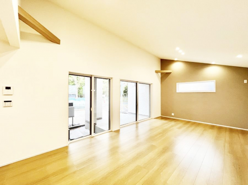 ���r���O�@�傫�ȑ����炽���Ղ�̗z���ƕ����������郊�r���O