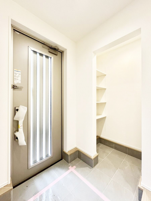 ���ց@�K���X�X���b�g�̓��������փh�A�������Ɍ���͂��Ă���܂�