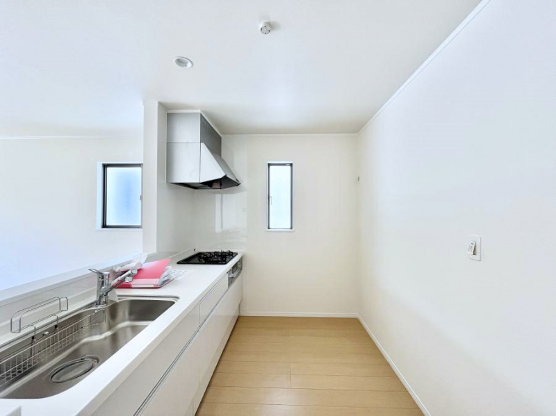 �L�b�`���@�u�₩�ȕ����ʂ蔲����L�b�`���B��������̂Ŗ��邭���C�ɂ��𗧂��܂��B