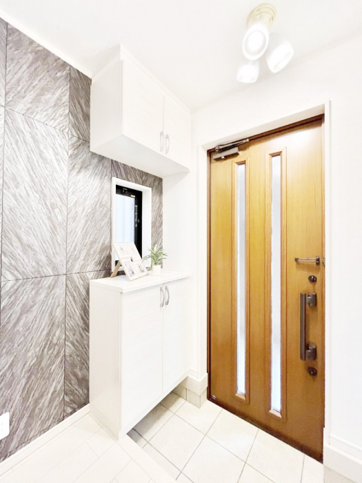 ���ց@���ʔ��͂��Ƒ��̎ʐ^��G�߂̃C���e���A�ŏ���I�Ƃ��ĉ��o�ł��܂�