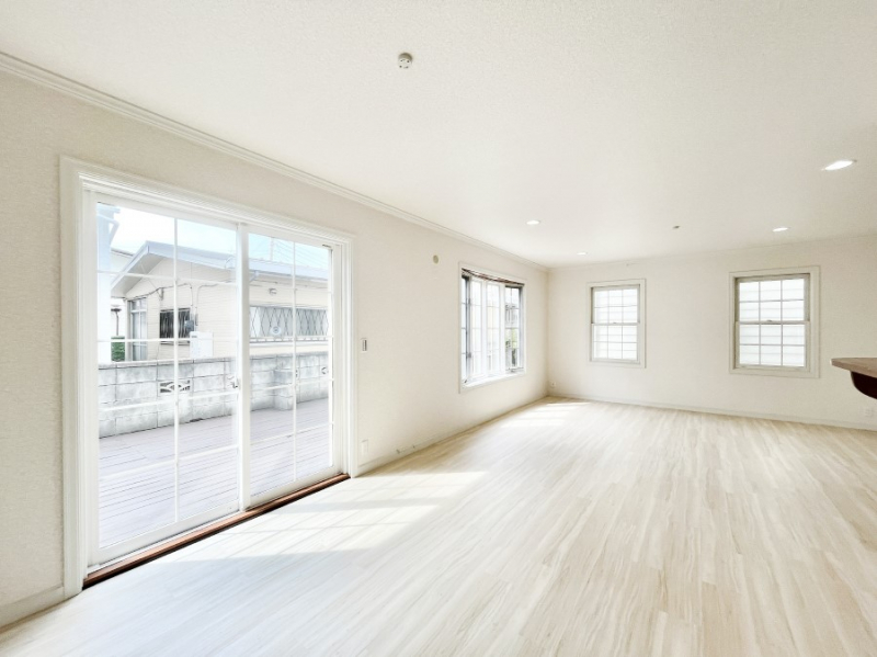 ���̑����ρ@�Ƒ��̏Ί炪���R�Ɛ��܂�Ă���A����ȕ��͋C�̃_�C�j���O�Ɏd�オ���Ă��܂��B