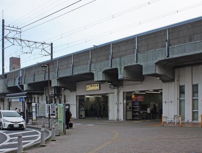 ���ӊ��@�w 800m �������������R�w