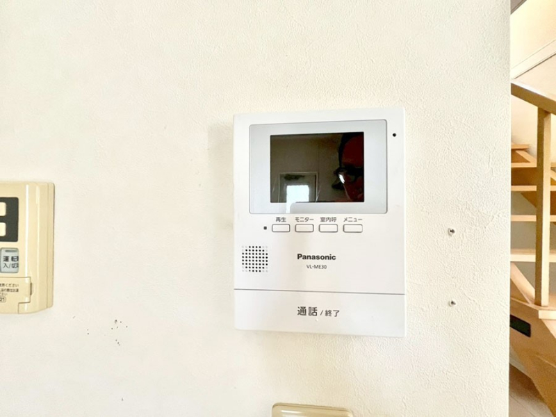 ���̑����ρ@���q�҂��m�F�ł���s�u���j�^�[�t�C���^�[�z��