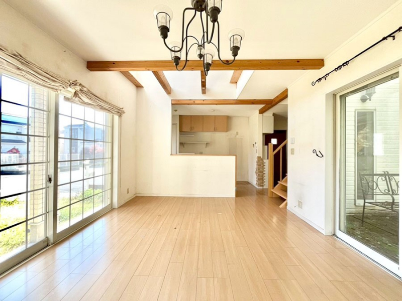 ���r���O�@�傫�ȑ����炽���Ղ�̗z���ƕ����������郊�r���O