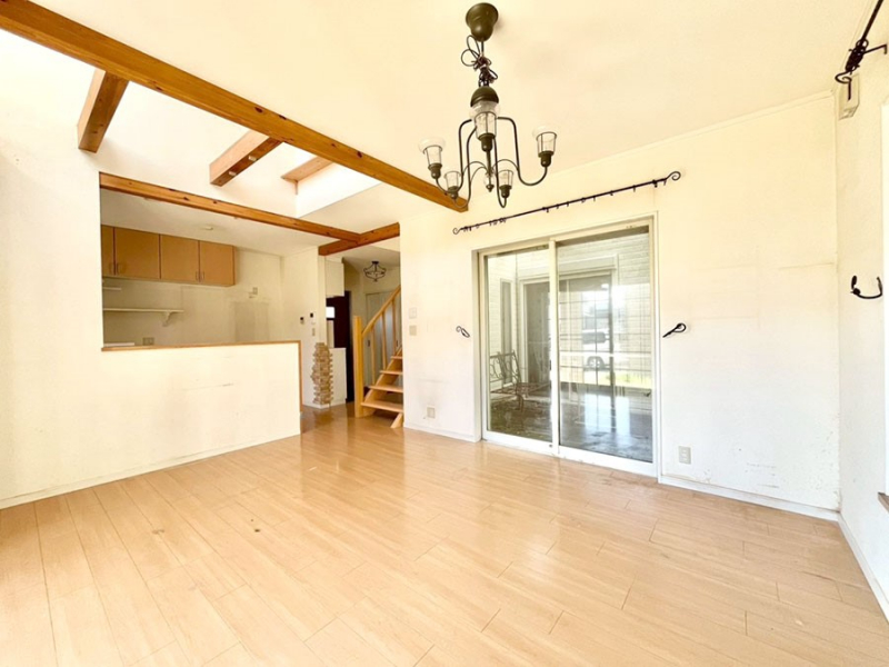 ���̑����ρ@�Ƒ��̏Ί炪���R�Ɛ��܂�Ă���A����ȕ��͋C�̃_�C�j���O�Ɏd�オ���Ă��܂��B