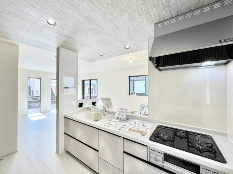 �L�b�`���@���������Ȃ���ł����Ƒ��Ƃ̉�b���y���߂�ΖʃL�b�`��