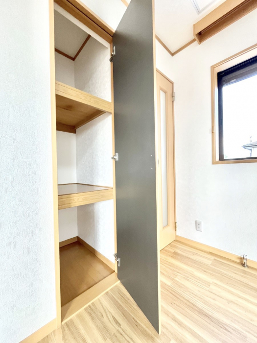 ���̑����ρ@���r���O���[�B�����Ɏ��[������ƕ����W�܂�LDK���X�b�L���Еt�������ł��ˁB  