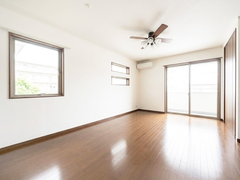 ���r���O�@�Ƒ��c���̎��Ԃ����������Ȃ��났�̃��r���O�_�C�j���O�B   