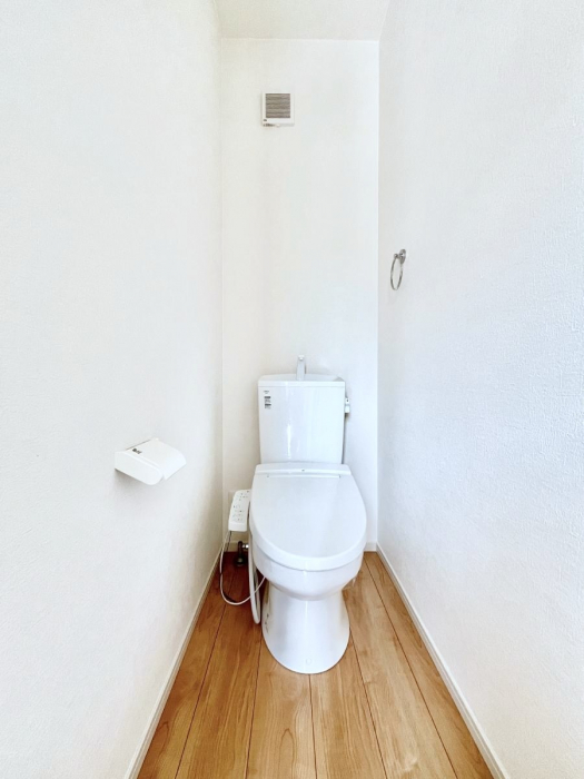 �g�C���@�g�C����1�K��2�K���ꂼ��ɔz�u����Ă��ĂƂĂ��֗��ł��B 